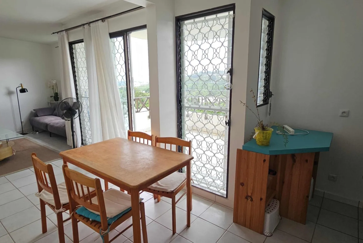 Appartement F3 en duplex proche du CHU à Fort-de-France avec vue mer 