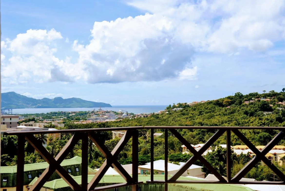 Appartement F3 en duplex proche du CHU à Fort-de-France avec vue mer 