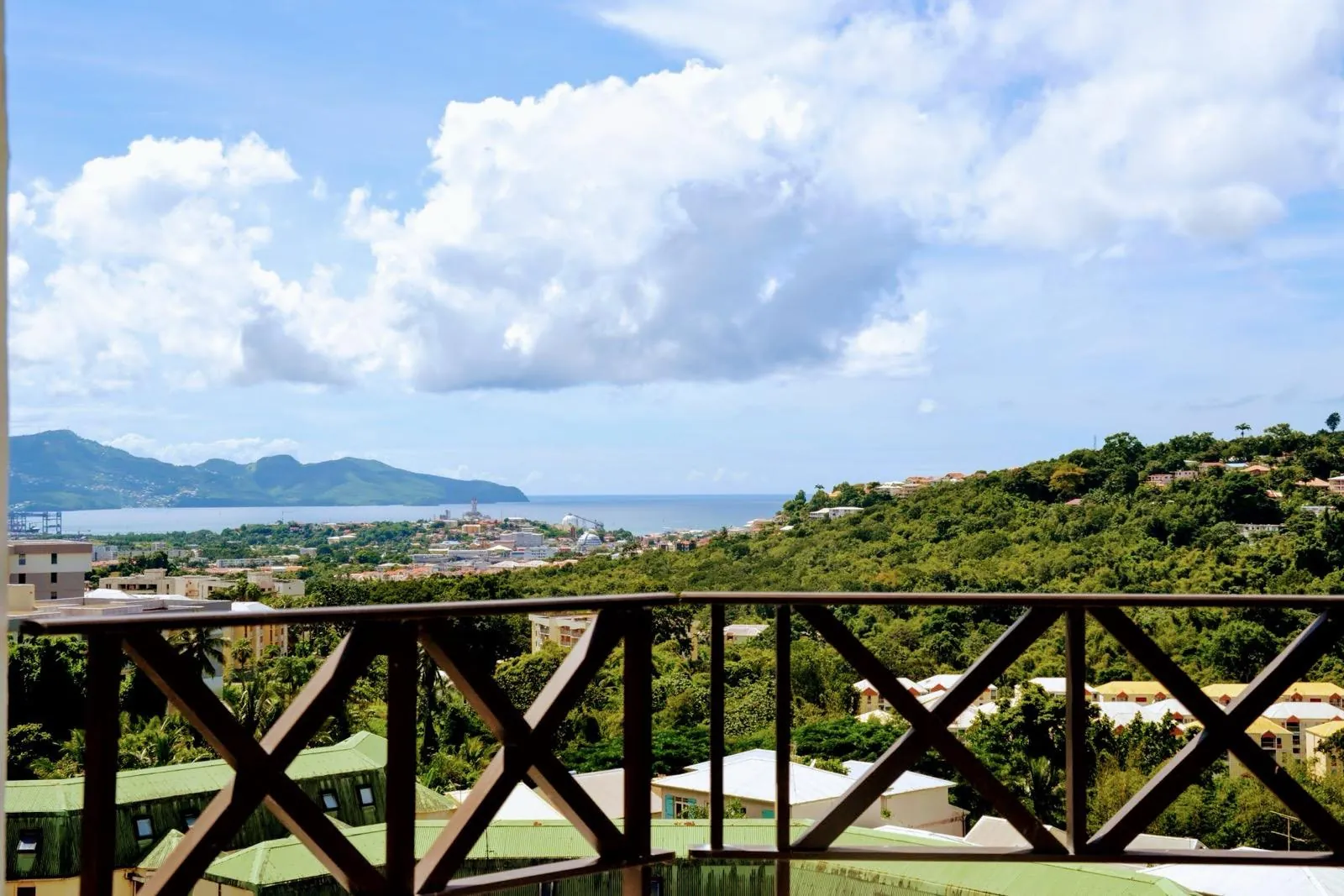 Appartement F3 en duplex proche du CHU à Fort-de-France avec vue mer 