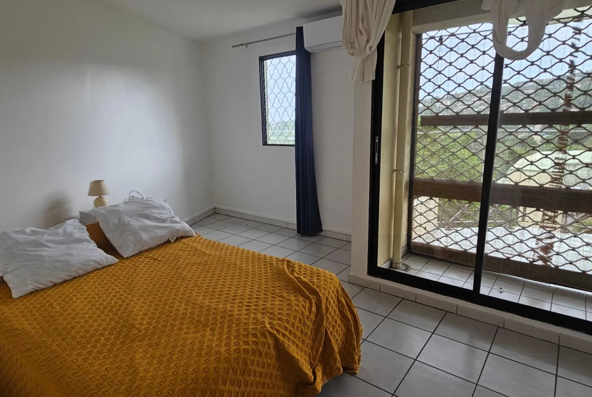 Appartement F3 en duplex proche du CHU à Fort-de-France avec vue mer 