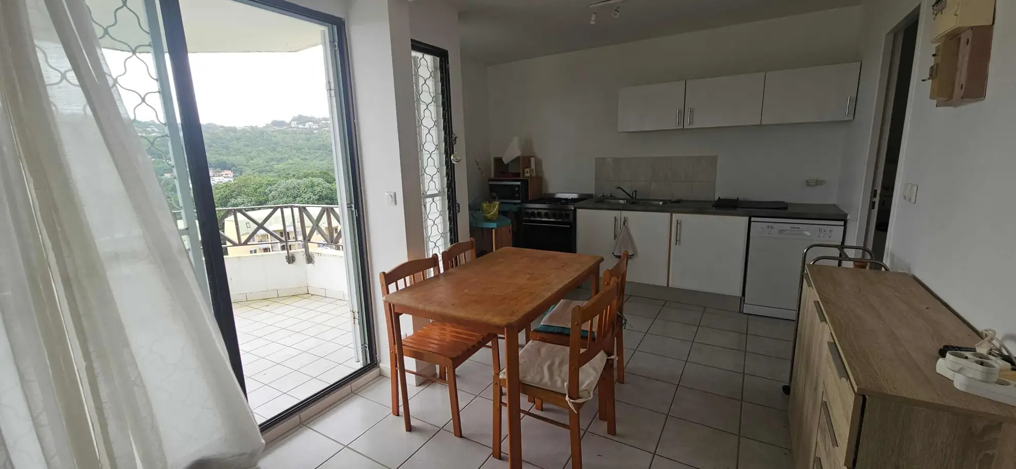Appartement F3 en duplex proche du CHU à Fort-de-France avec vue mer 
