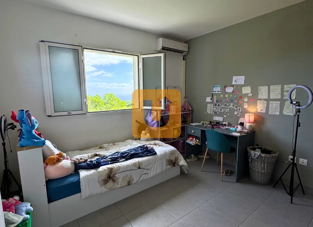 Villa 4 pièces neuve à Bernica, La Réunion - Terrasse, jardin et emplacement idéal 