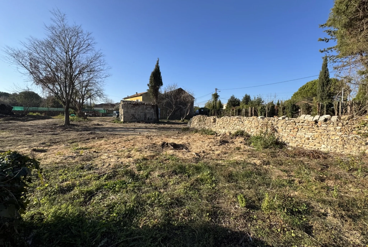 Terrain constructible à Saint-Paul-Les-Fonts de 807 m², environnement paisible proche commodités 