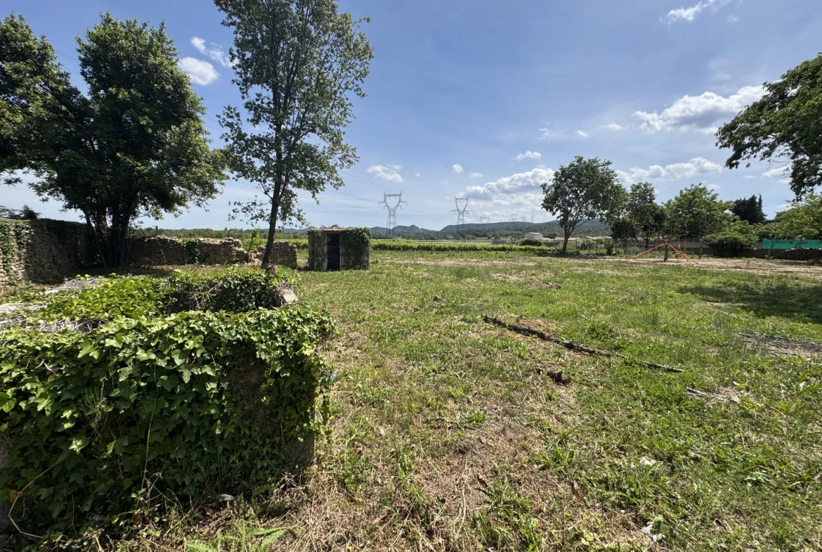 Terrain constructible à Saint-Paul-Les-Fonts de 807 m², environnement paisible proche commodités 