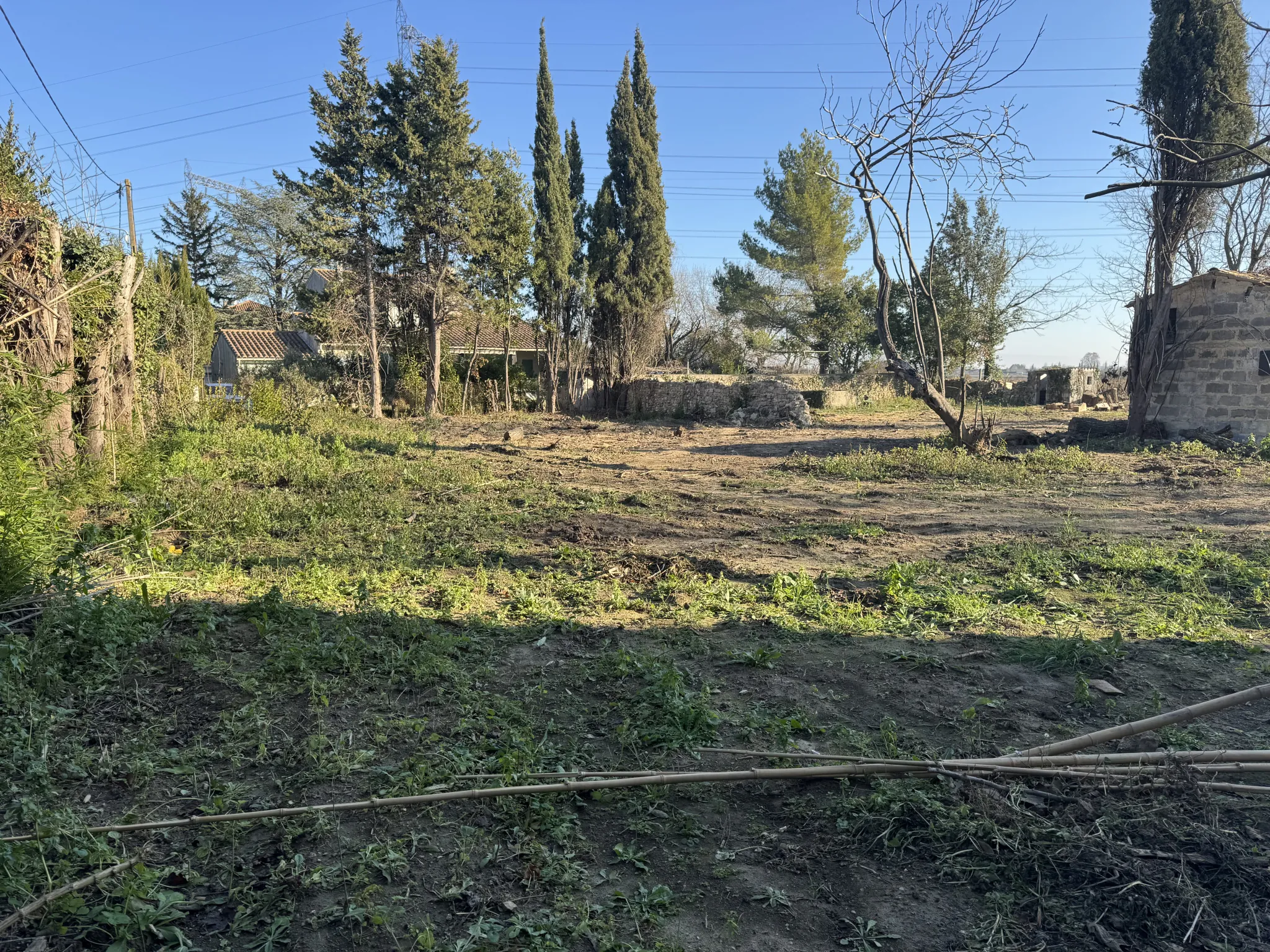 Terrain constructible à Saint-Paul-Les-Fonts de 807 m², environnement paisible proche commodités 