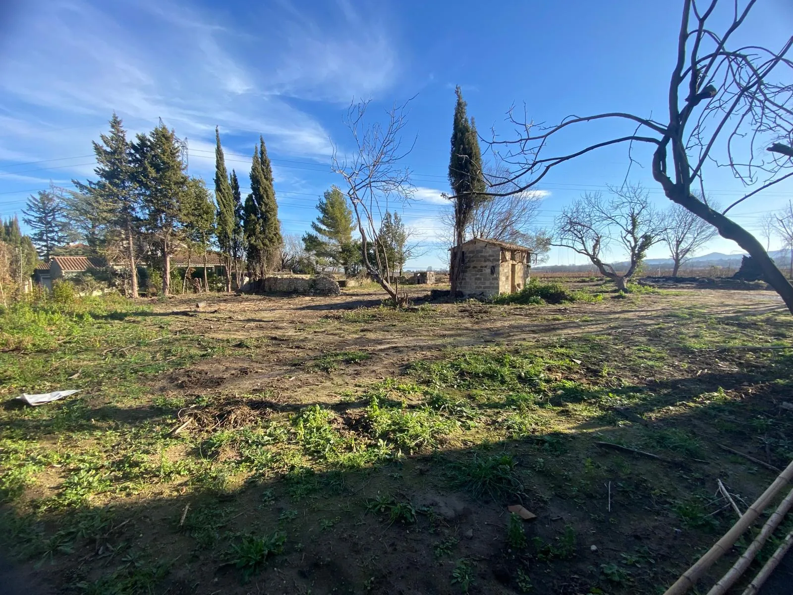 Terrain constructible à Saint-Paul-Les-Fonts de 807 m², environnement paisible proche commodités 