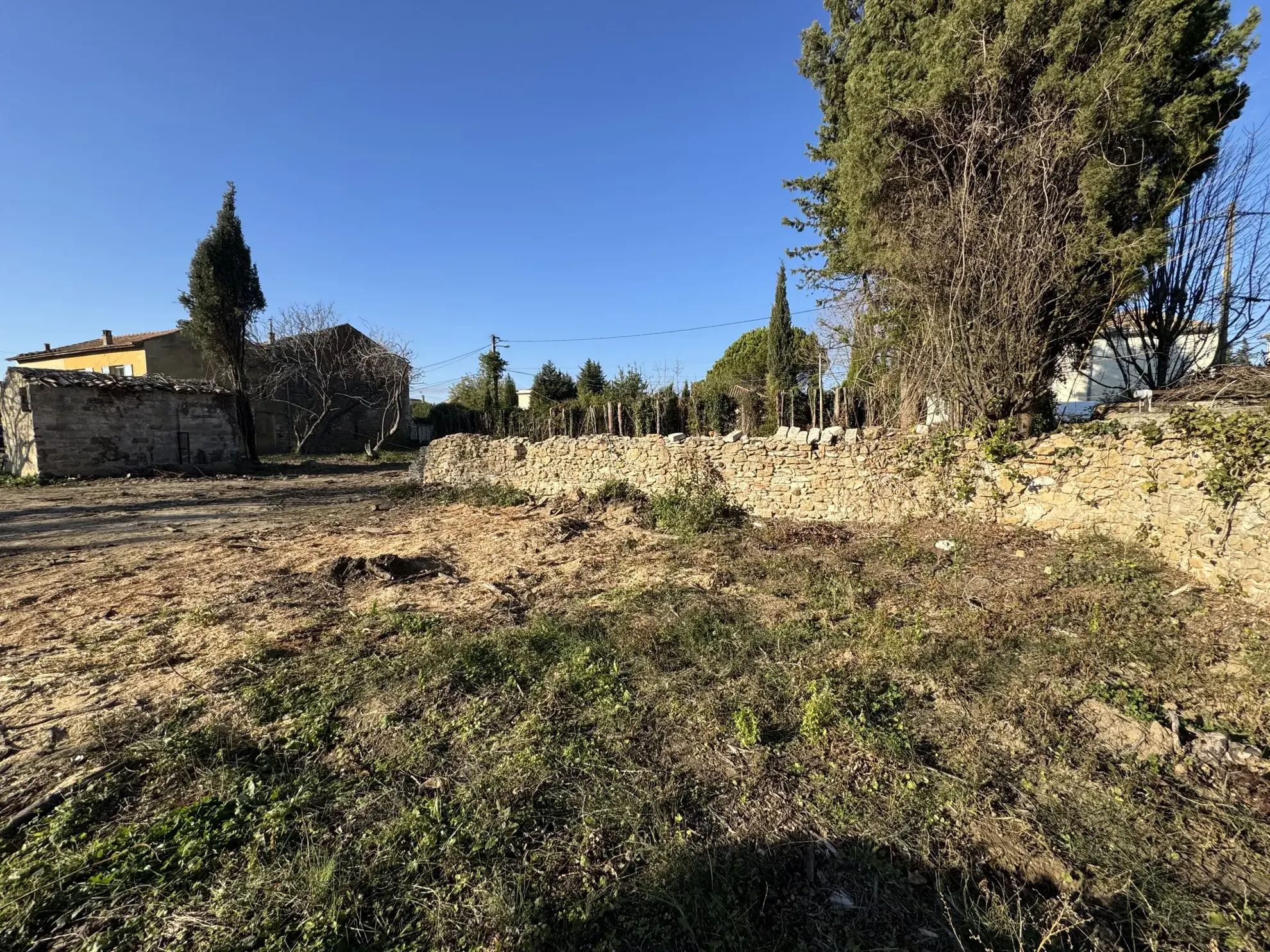 Terrain constructible à Saint-Paul-Les-Fonts de 807 m², environnement paisible proche commodités 