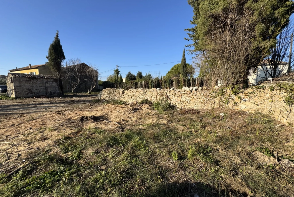 Terrain constructible à Saint-Paul-Les-Fonts de 807 m², environnement paisible proche commodités 