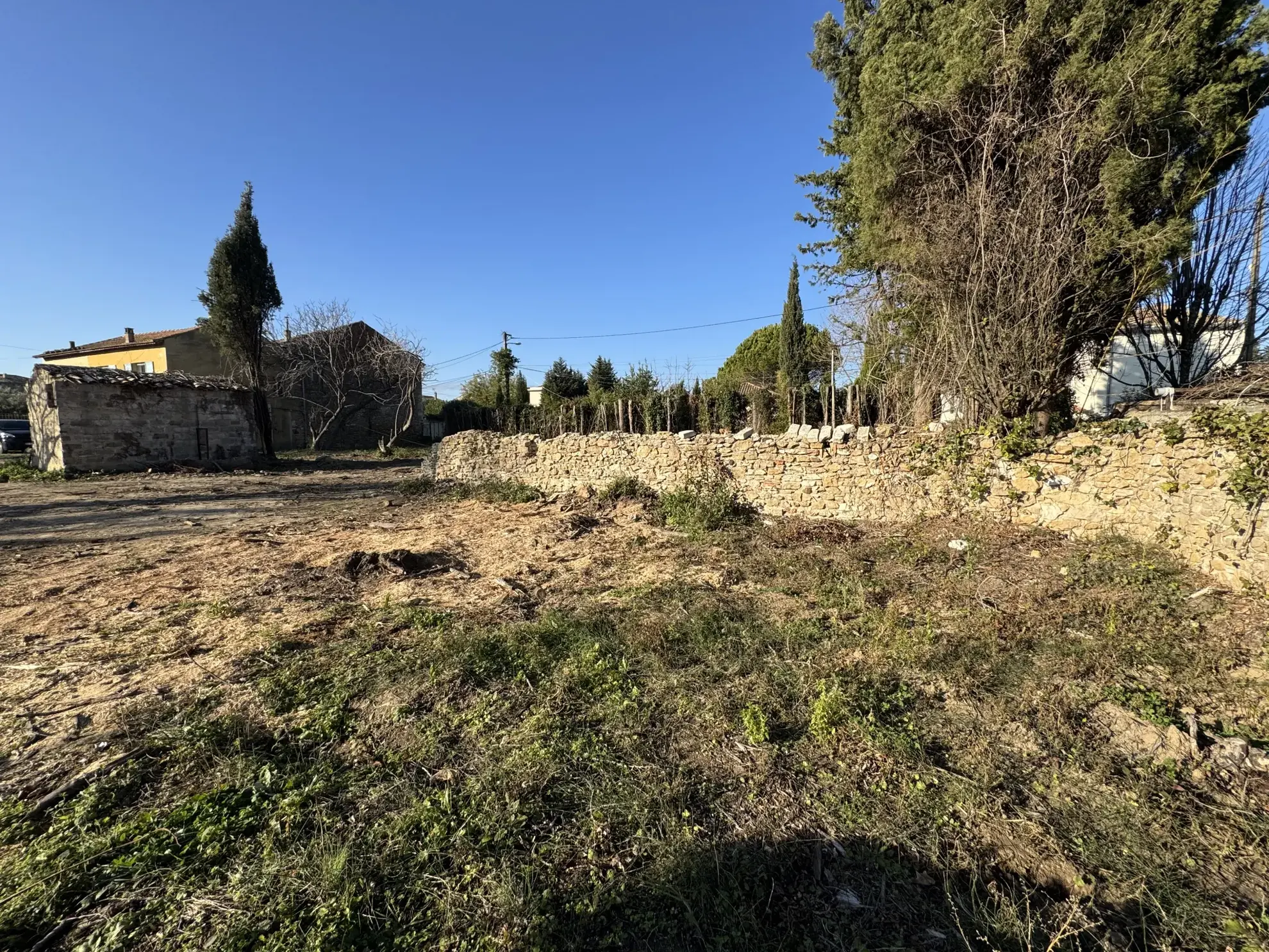 Terrain constructible à Saint-Paul-Les-Fonts de 807 m², environnement paisible proche commodités 