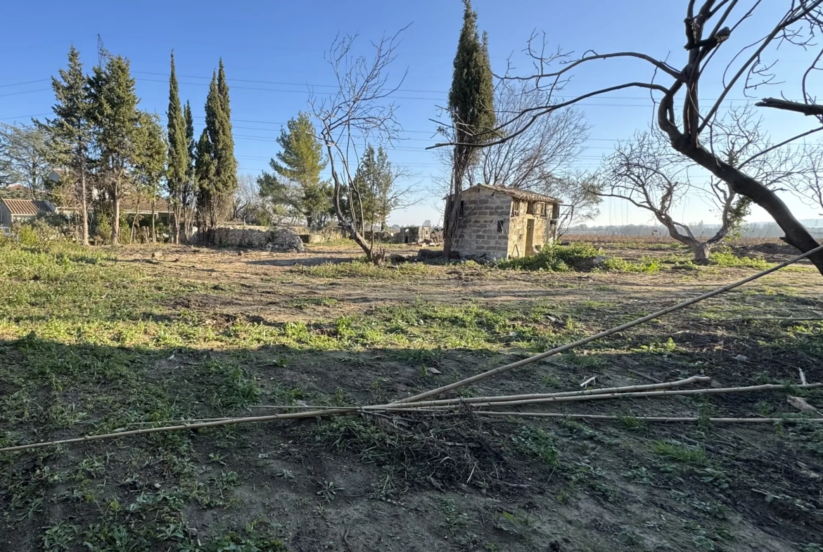 Terrain constructible à Saint-Paul-Les-Fonts de 807 m², environnement paisible proche commodités 