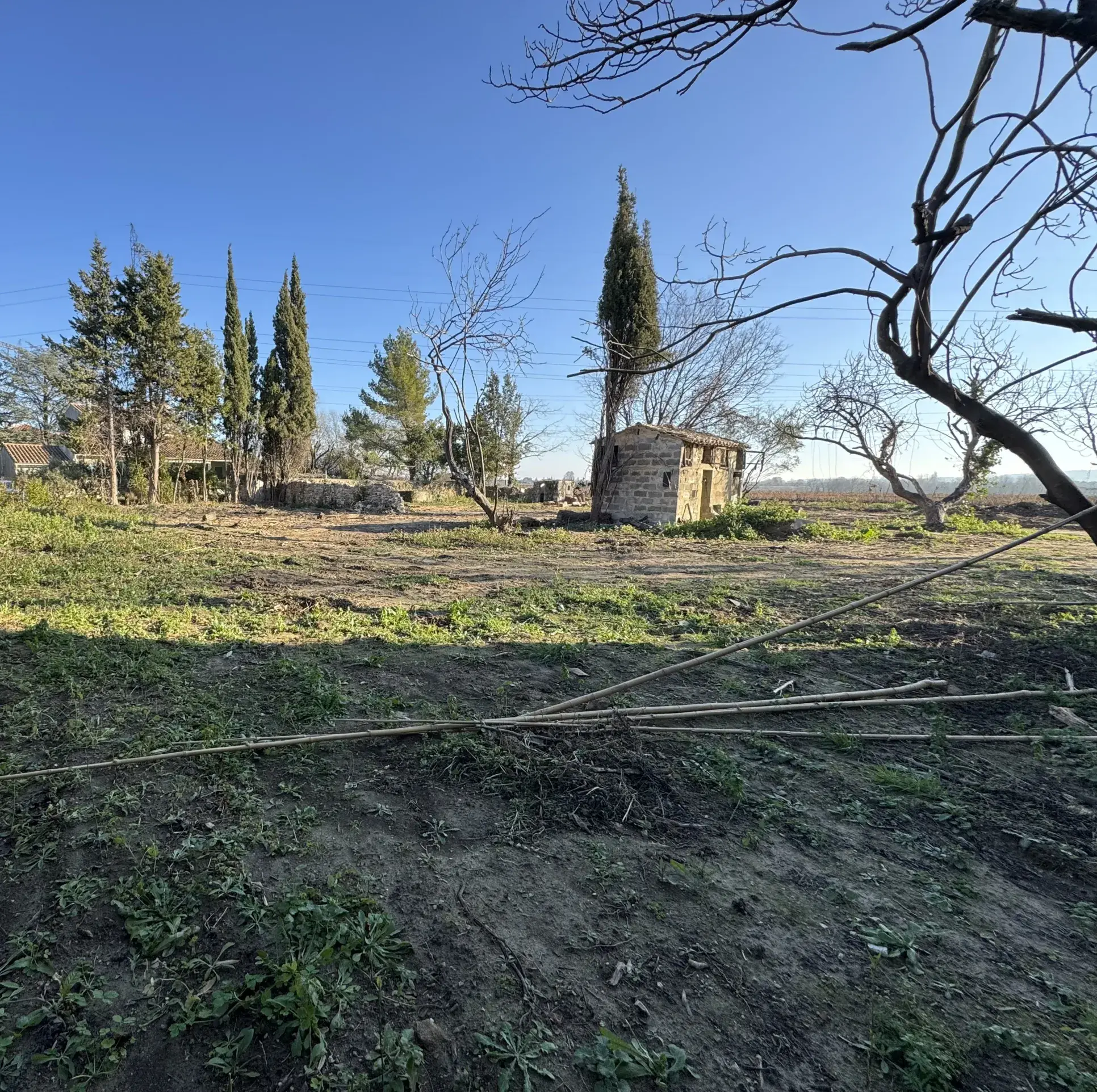 Terrain constructible à Saint-Paul-Les-Fonts de 807 m², environnement paisible proche commodités 