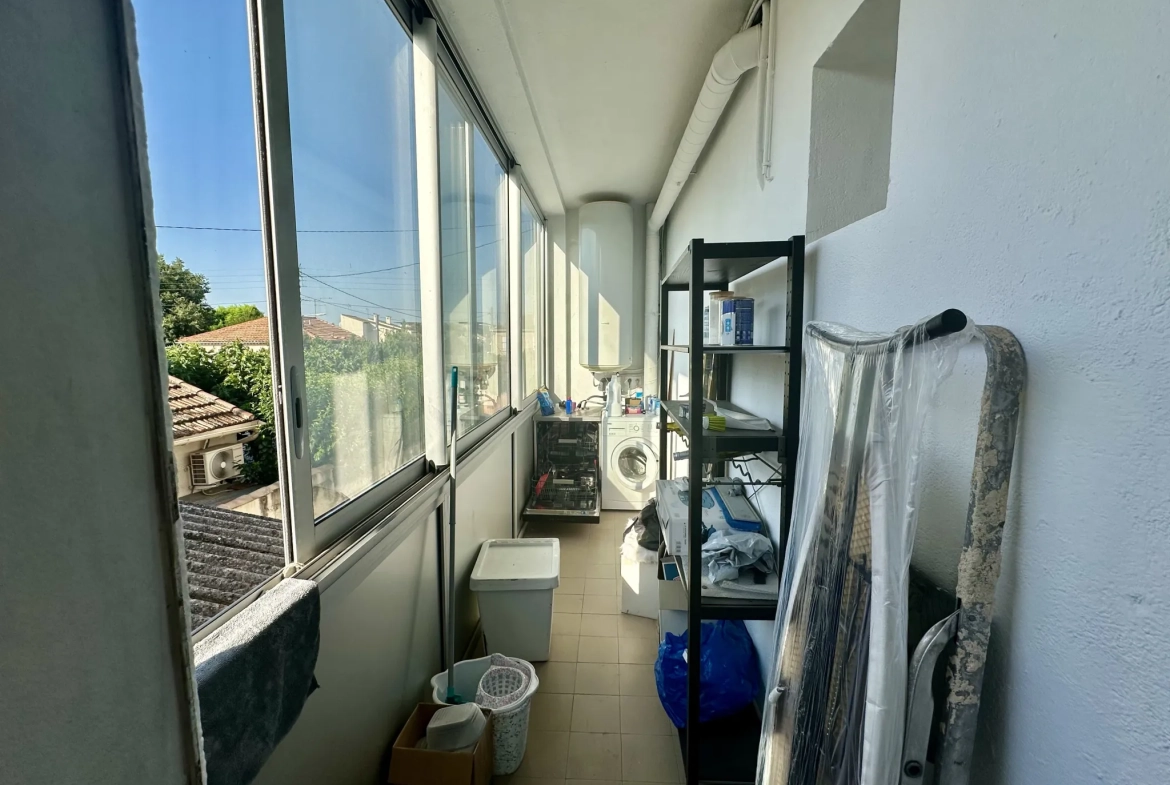 Appartement 4 pièces rénové à Nîmes avec loggias et cave 