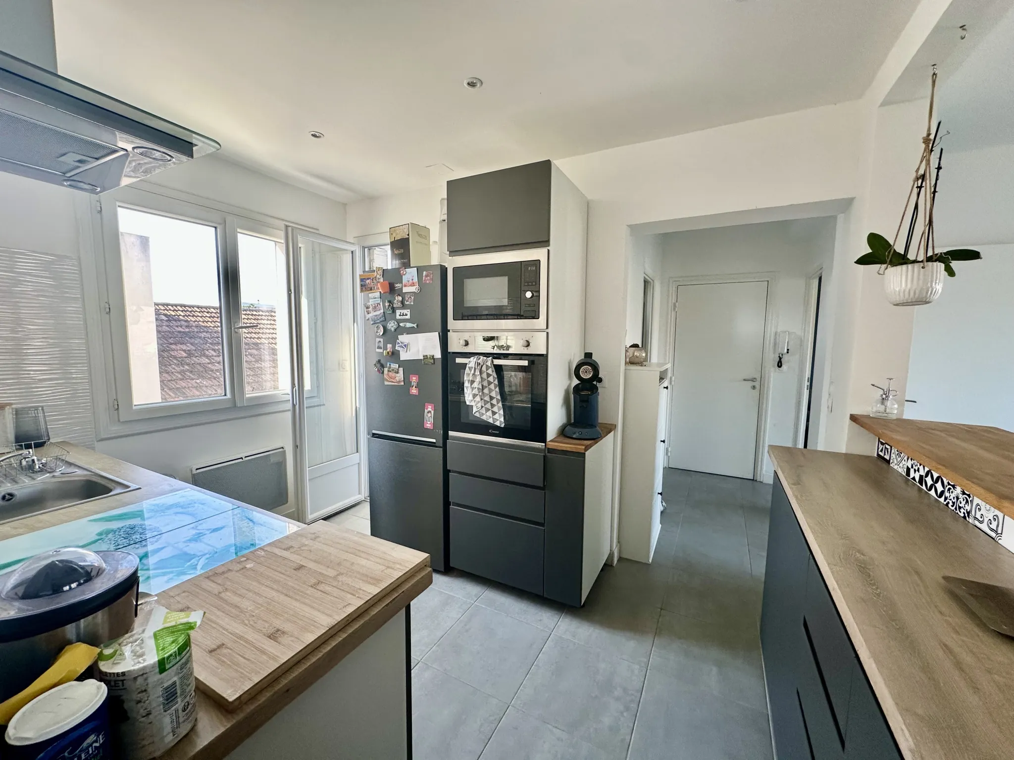 Appartement 4 pièces rénové à Nîmes avec loggias et cave 