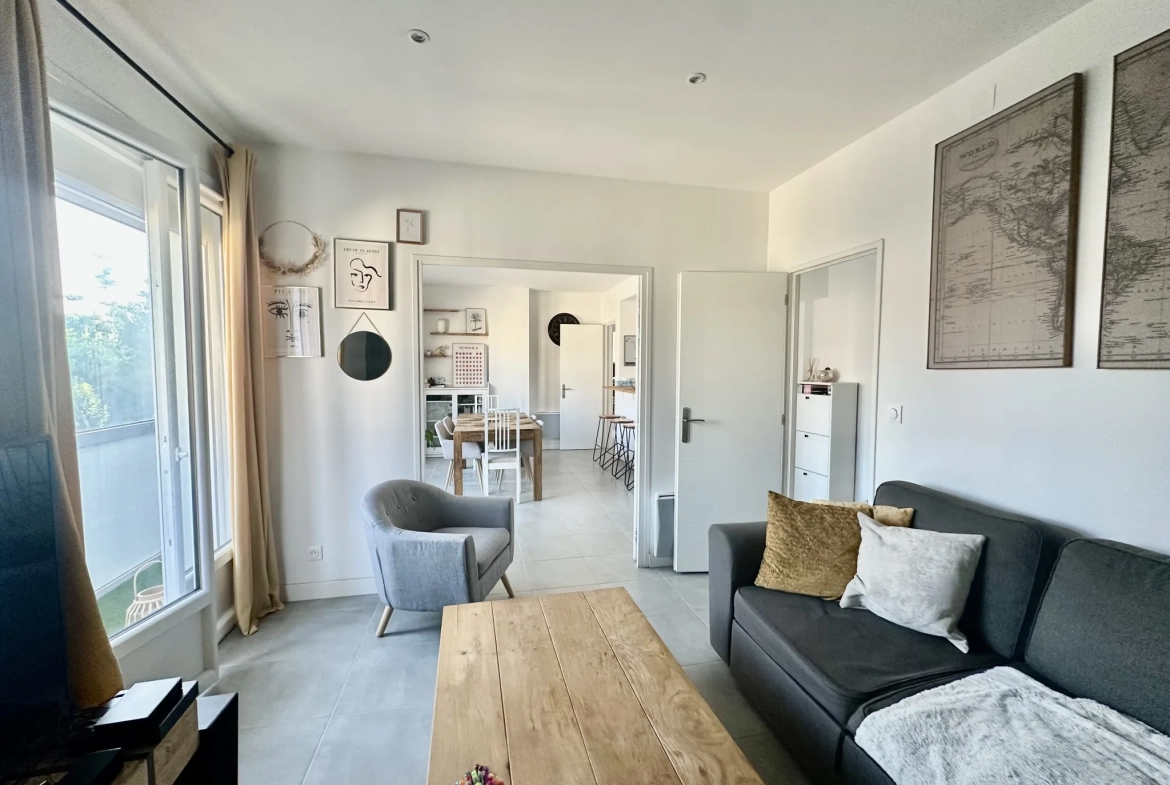Appartement 4 pièces rénové à Nîmes avec loggias et cave 