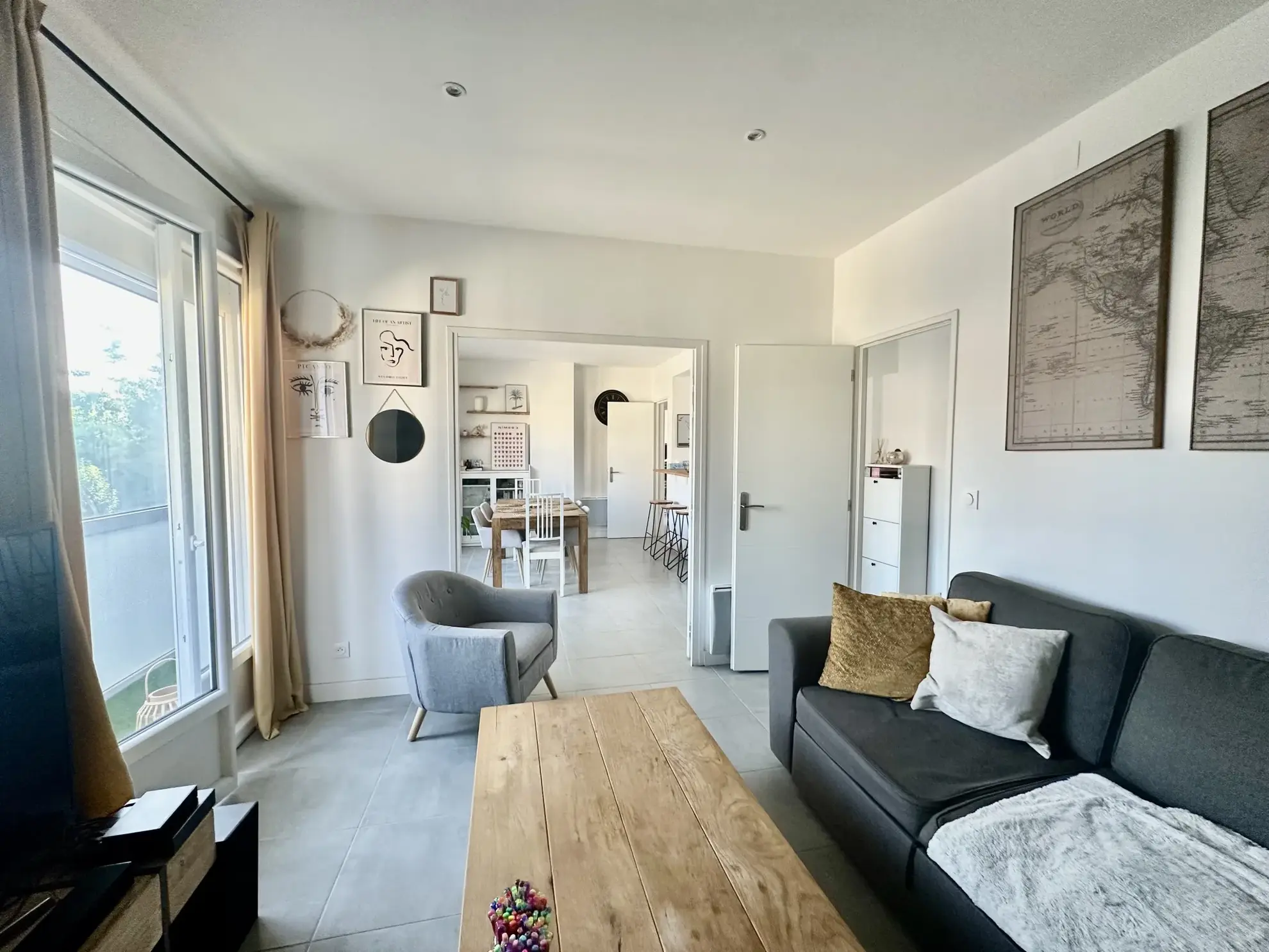 Appartement 4 pièces rénové à Nîmes avec loggias et cave 