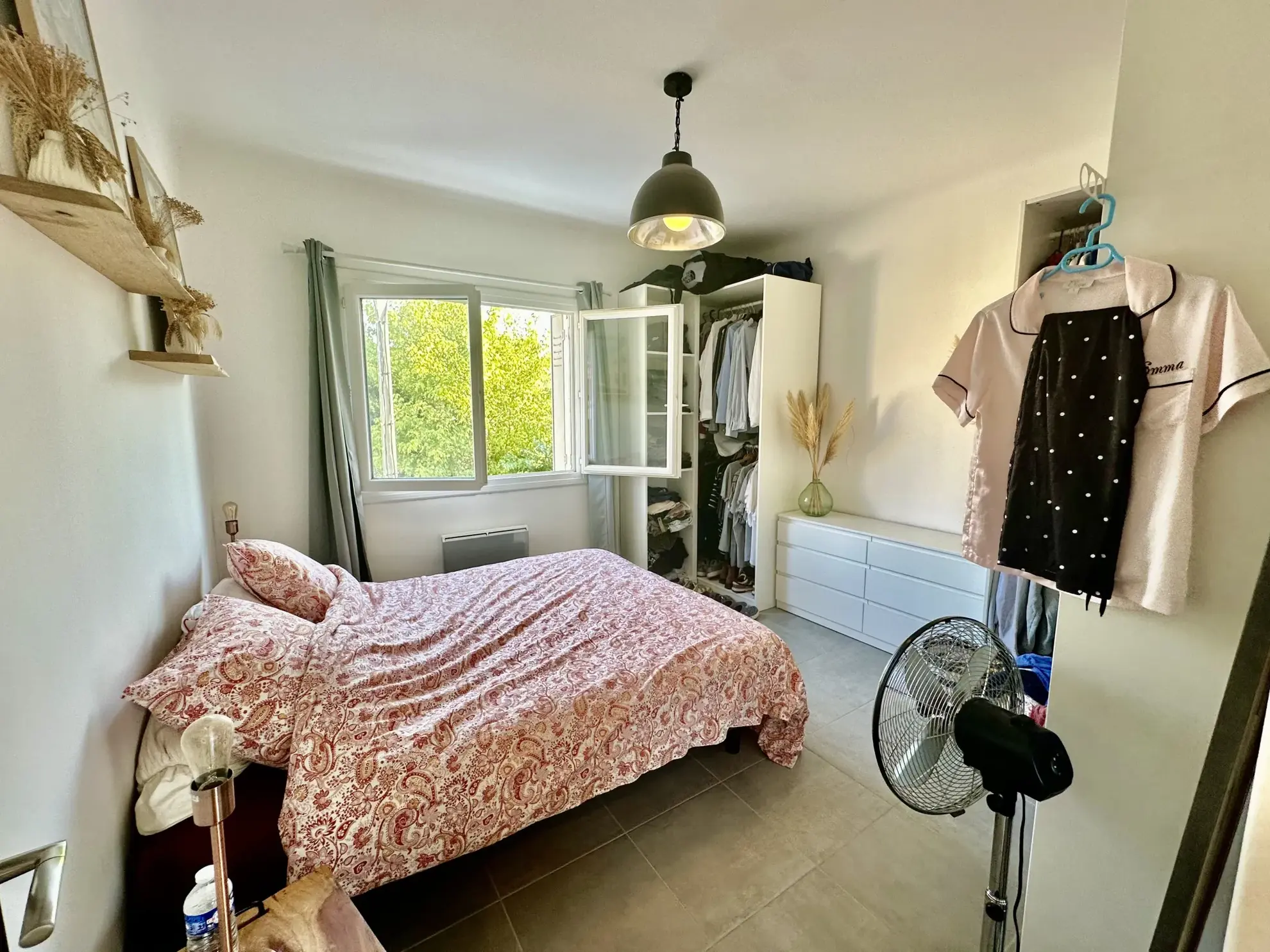Appartement 4 pièces rénové à Nîmes avec loggias et cave 