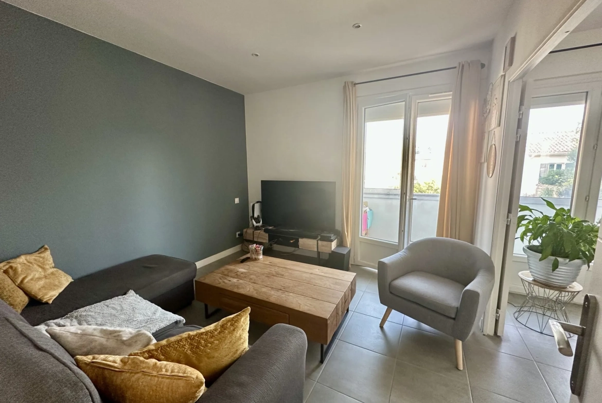 Appartement 4 pièces rénové à Nîmes avec loggias et cave 