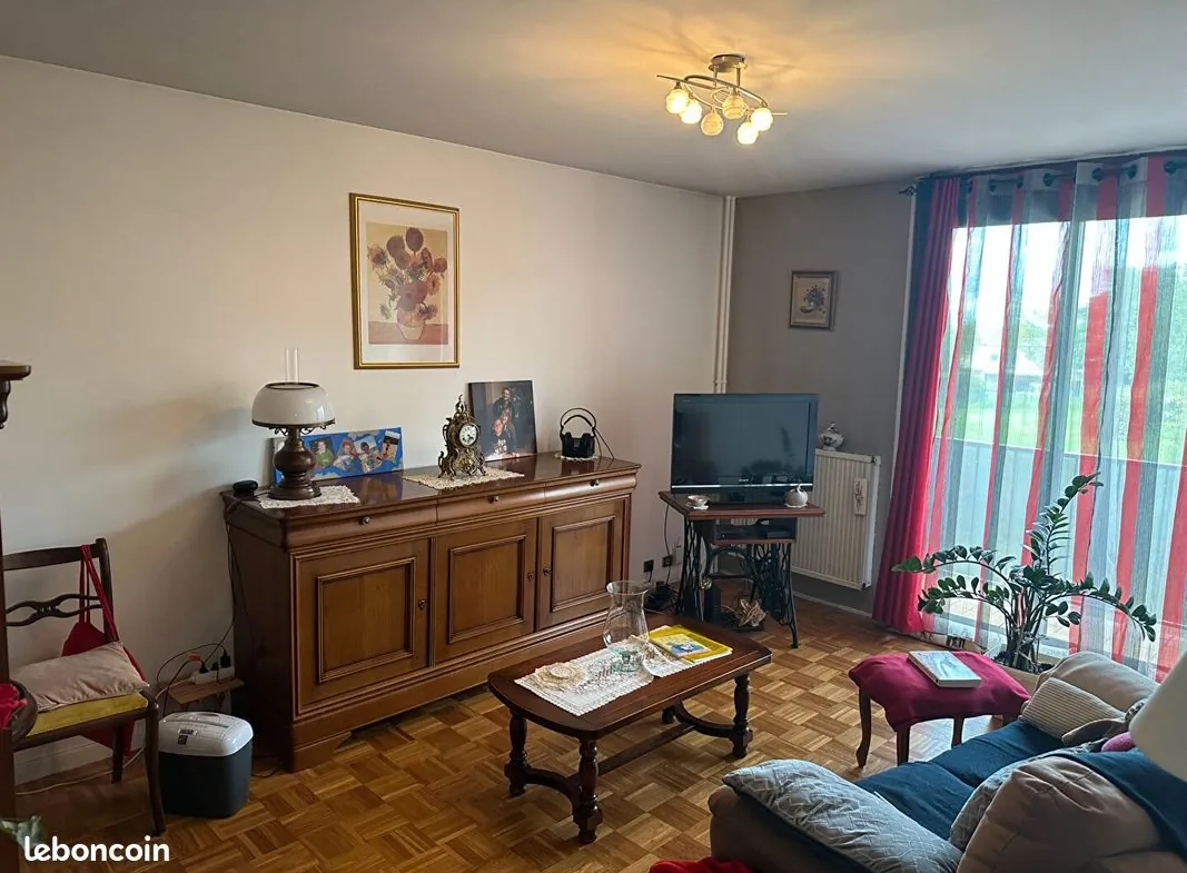 Appartement 3 chambres de 80 m² à Saint Priest avec balcon et parking 