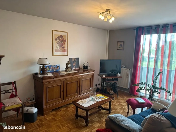 Appartement 3 chambres de 80 m² à Saint Priest avec balcon et parking