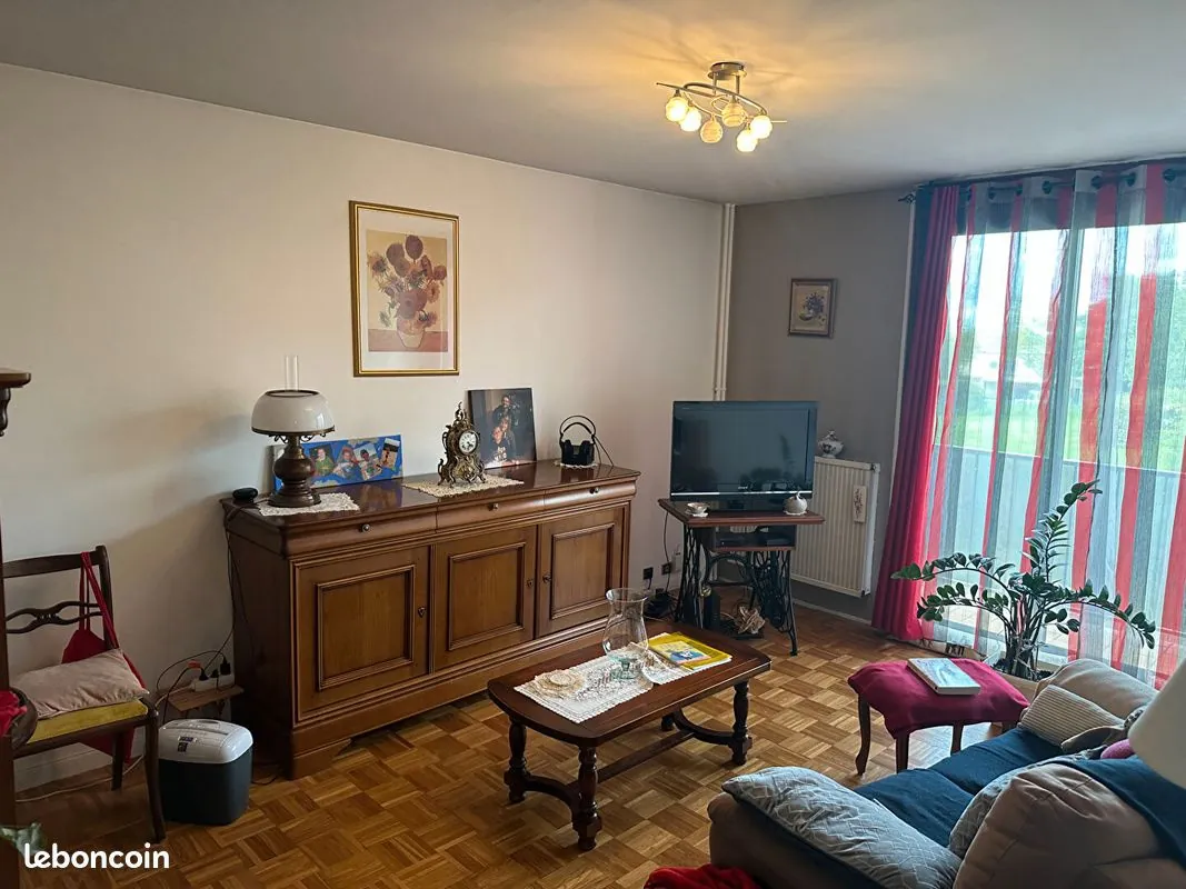 Appartement 3 chambres de 80 m² à Saint Priest avec balcon et parking 