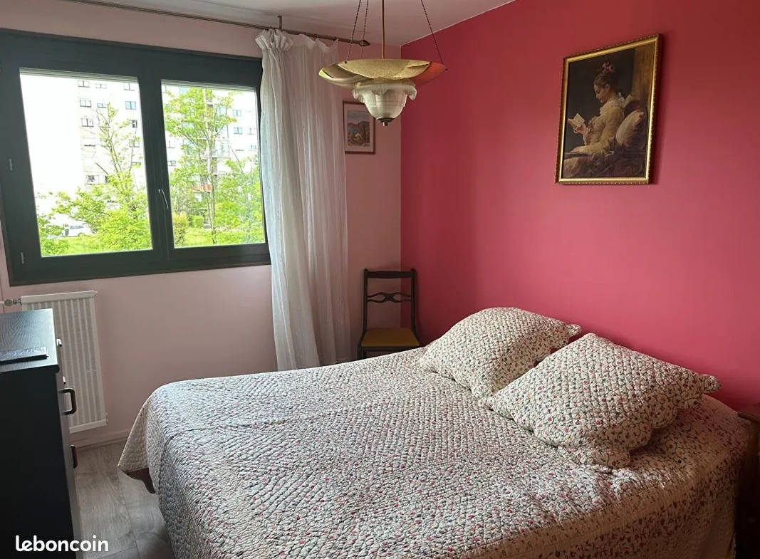 Appartement 3 chambres de 80 m² à Saint Priest avec balcon et parking 