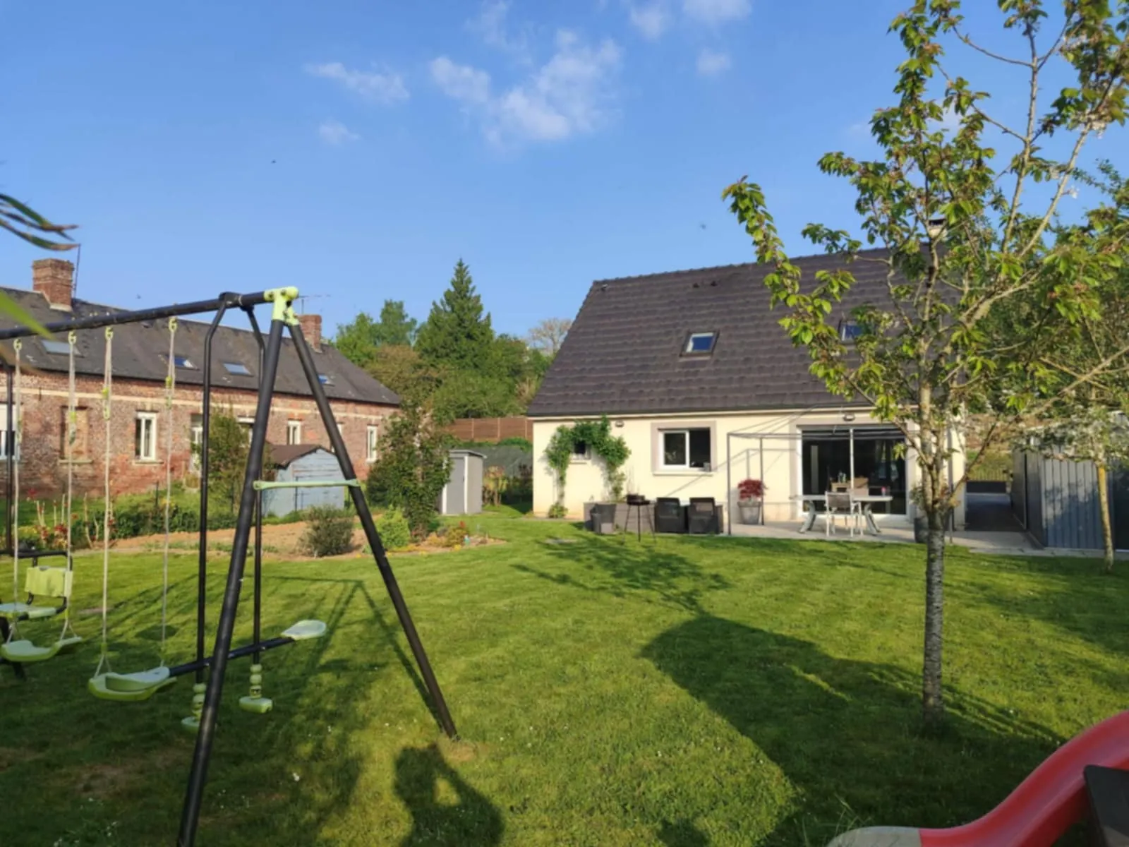 Maison individuelle récente avec garage et jardin à Morcourt 
