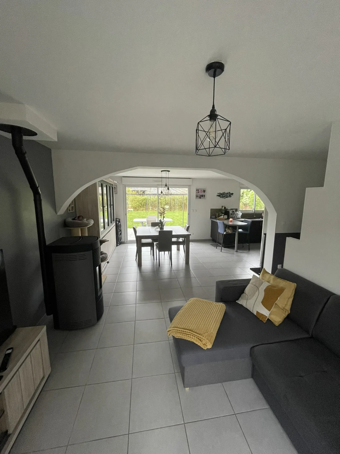 Maison individuelle récente avec garage et jardin à Morcourt 