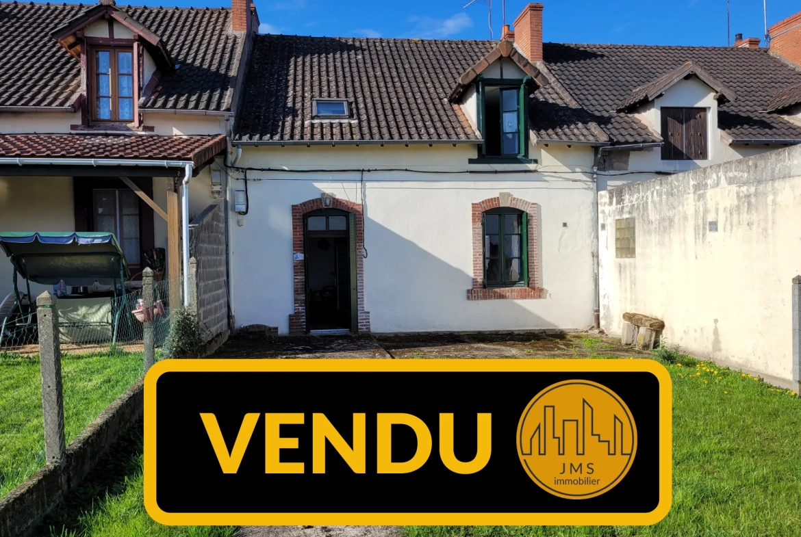 Maison de village à Noyant d'Allier avec jardin, 2 chambres et travaux à prévoir 