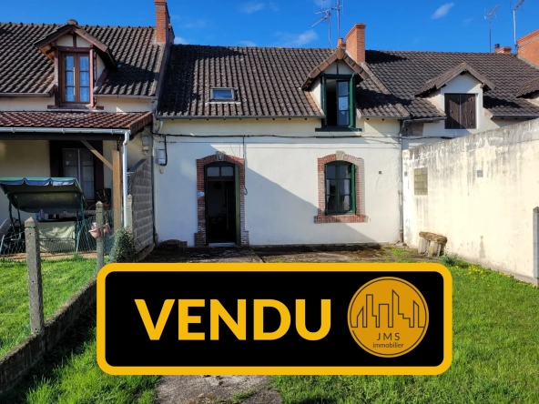 Maison de village à Noyant d'Allier avec jardin, 2 chambres et travaux à prévoir