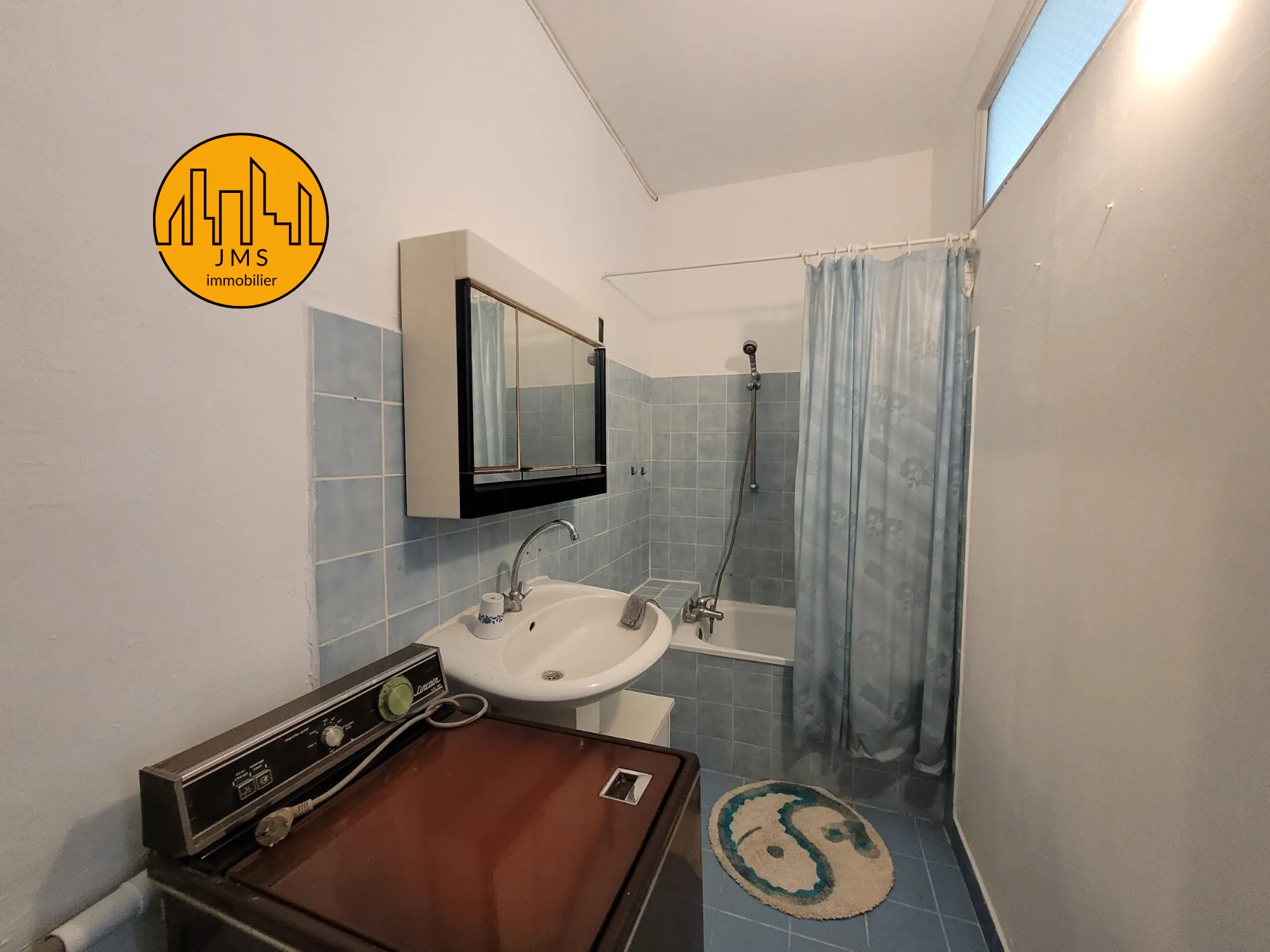 Maison de village à Noyant d'Allier avec jardin, 2 chambres et travaux à prévoir 