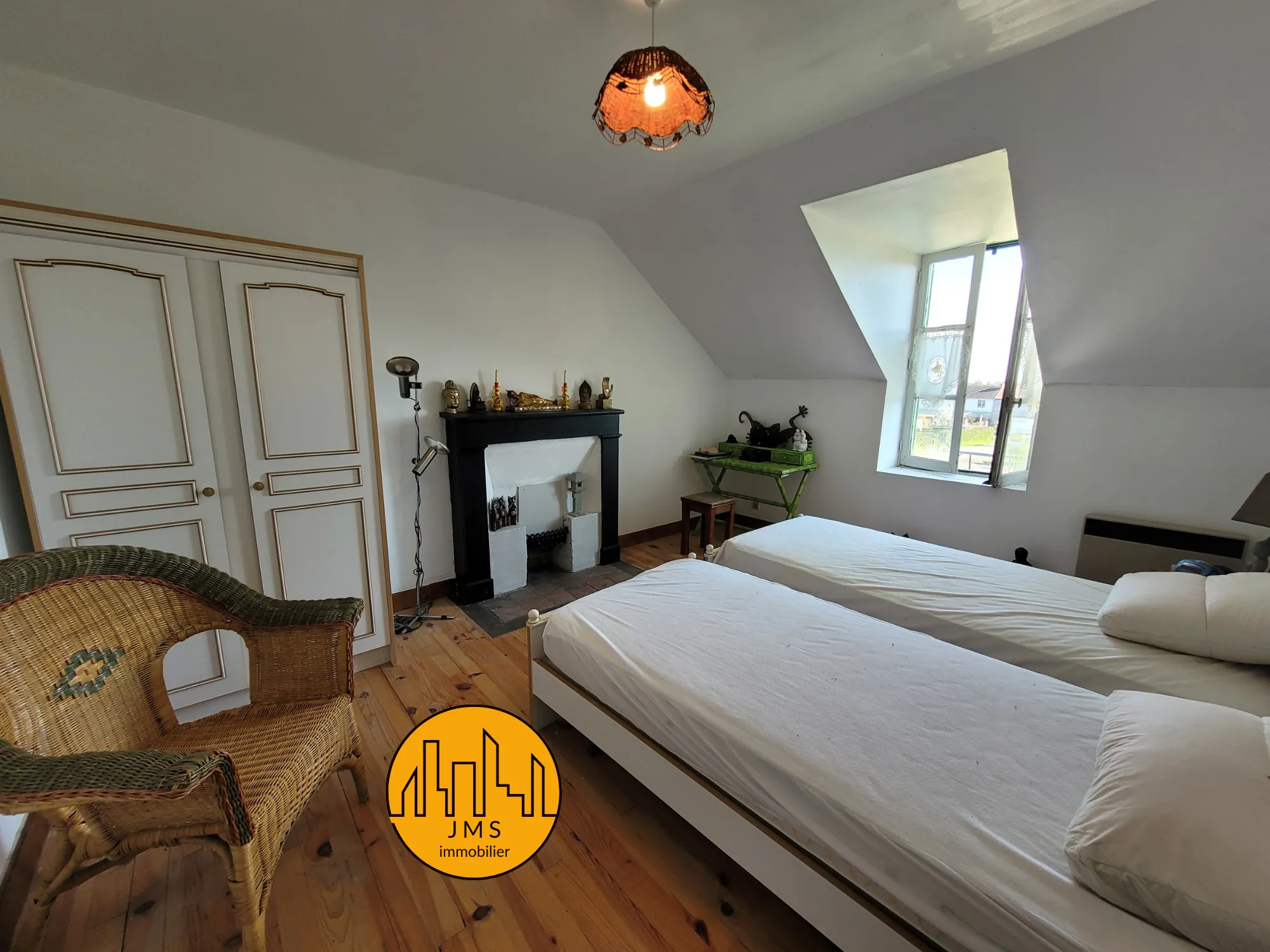 Maison de village à Noyant d'Allier avec jardin, 2 chambres et travaux à prévoir 