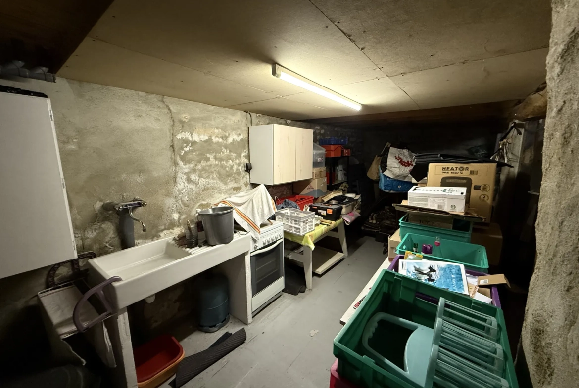 Maison en pierre de 142 m² à Saint Pierre des Nids avec terrain et garage 