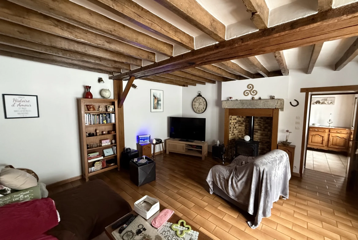 Maison en pierre de 142 m² à Saint Pierre des Nids avec terrain et garage 
