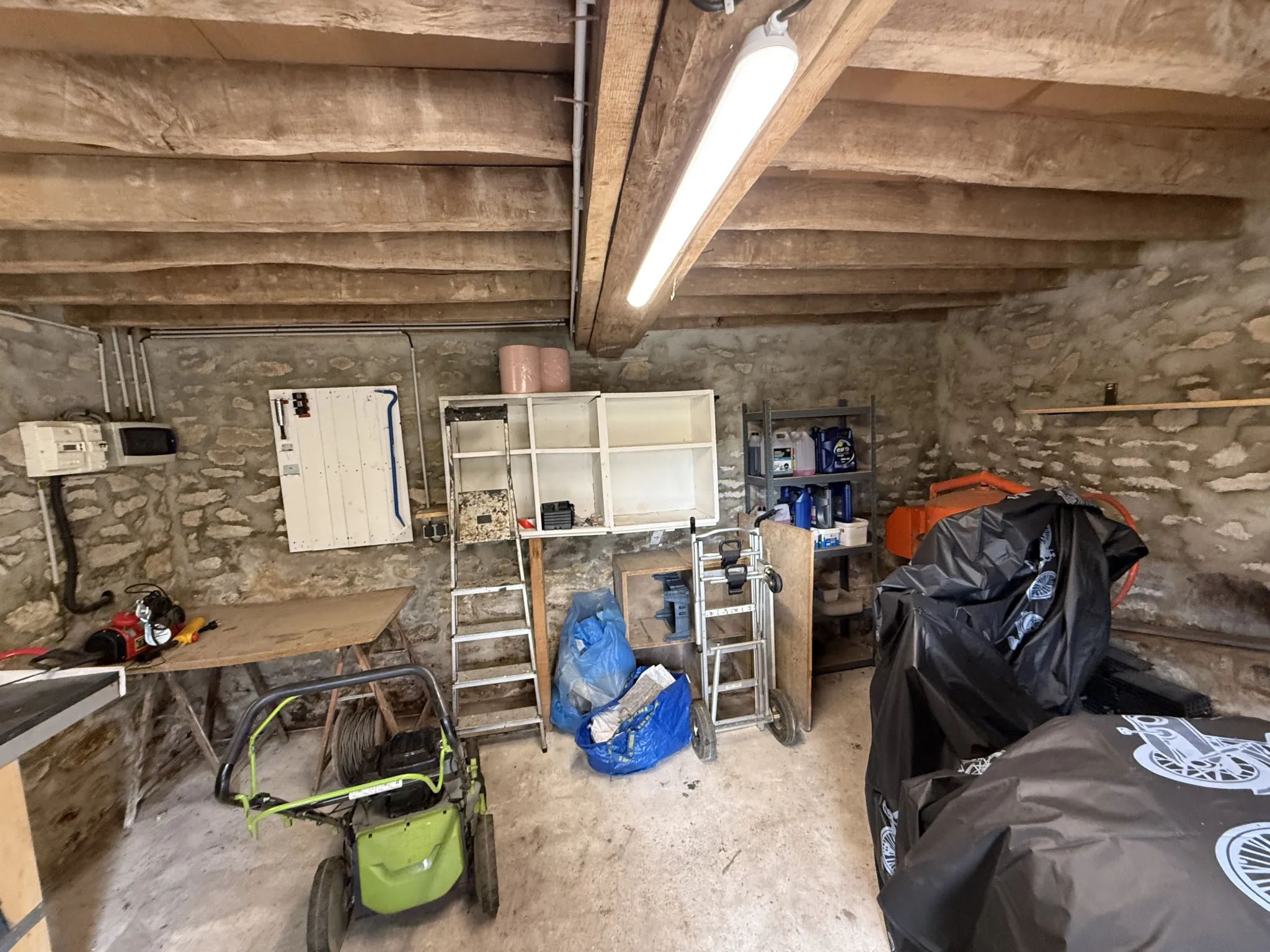 Maison en pierre de 142 m² à Saint Pierre des Nids avec terrain et garage 