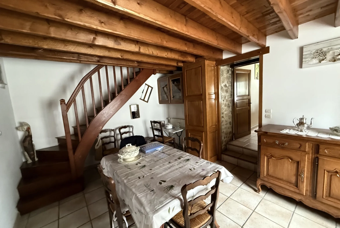 Maison en pierre de 142 m² à Saint Pierre des Nids avec terrain et garage 