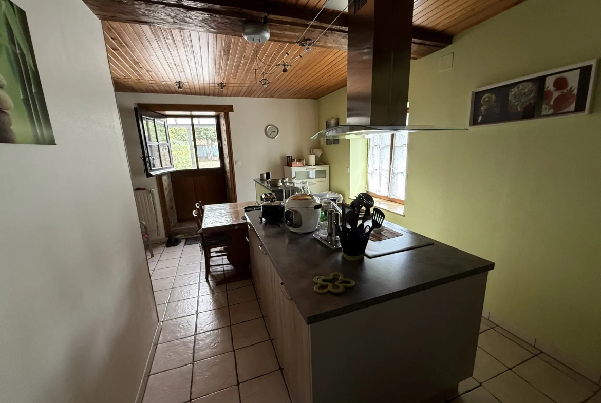Maison en pierre de 142 m² à Saint Pierre des Nids avec terrain et garage 