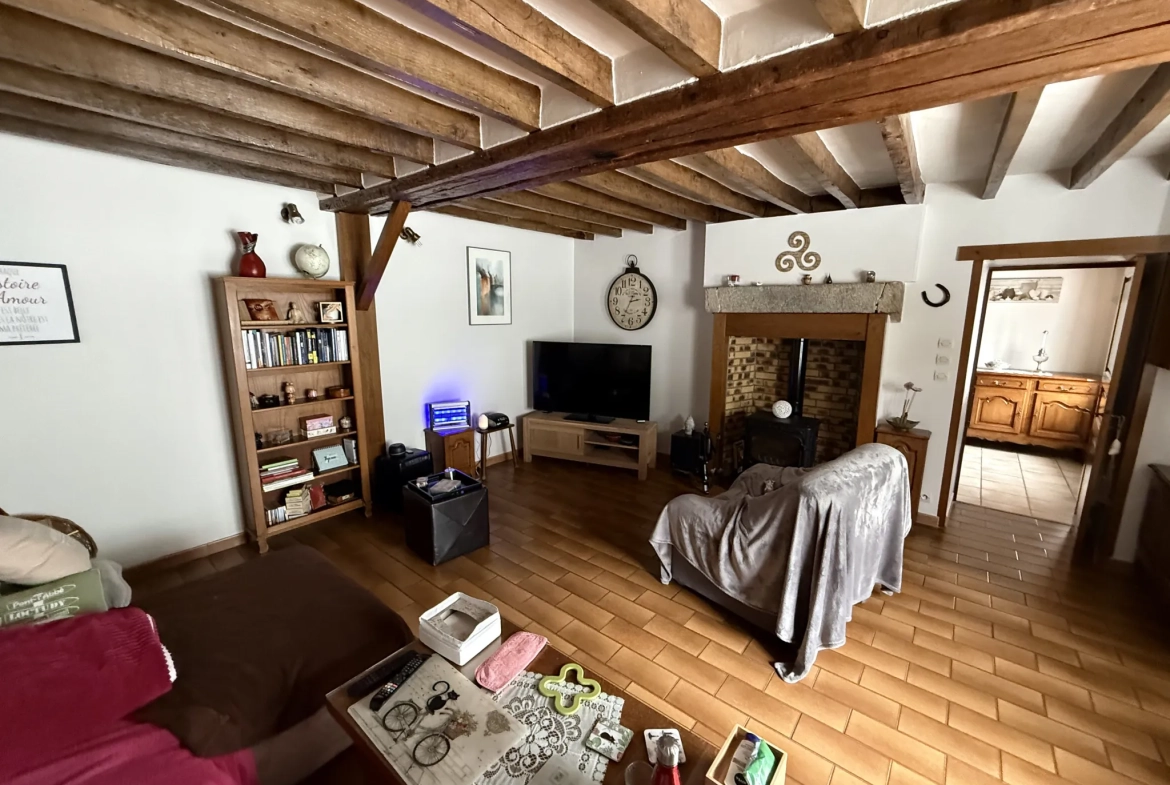 Maison en pierre de 142 m² à Saint Pierre des Nids avec terrain et garage 