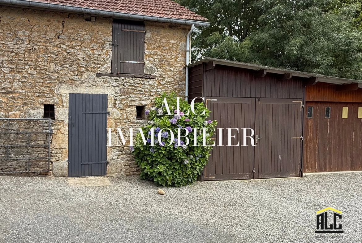 Maison en pierre de 142 m² à Saint Pierre des Nids avec terrain et garage 