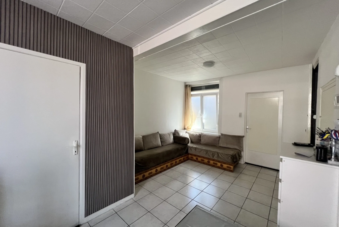Maison moderne de 75m² à Roubaix avec cour extérieure 