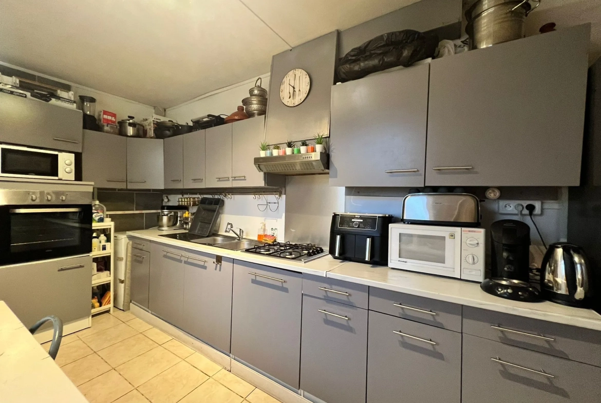 Maison moderne de 75m² à Roubaix avec cour extérieure 