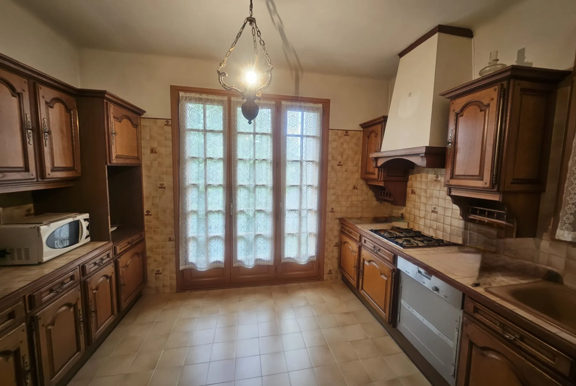 Maison à rénover de 99 m² avec grand terrain à Marseille - La Viste 
