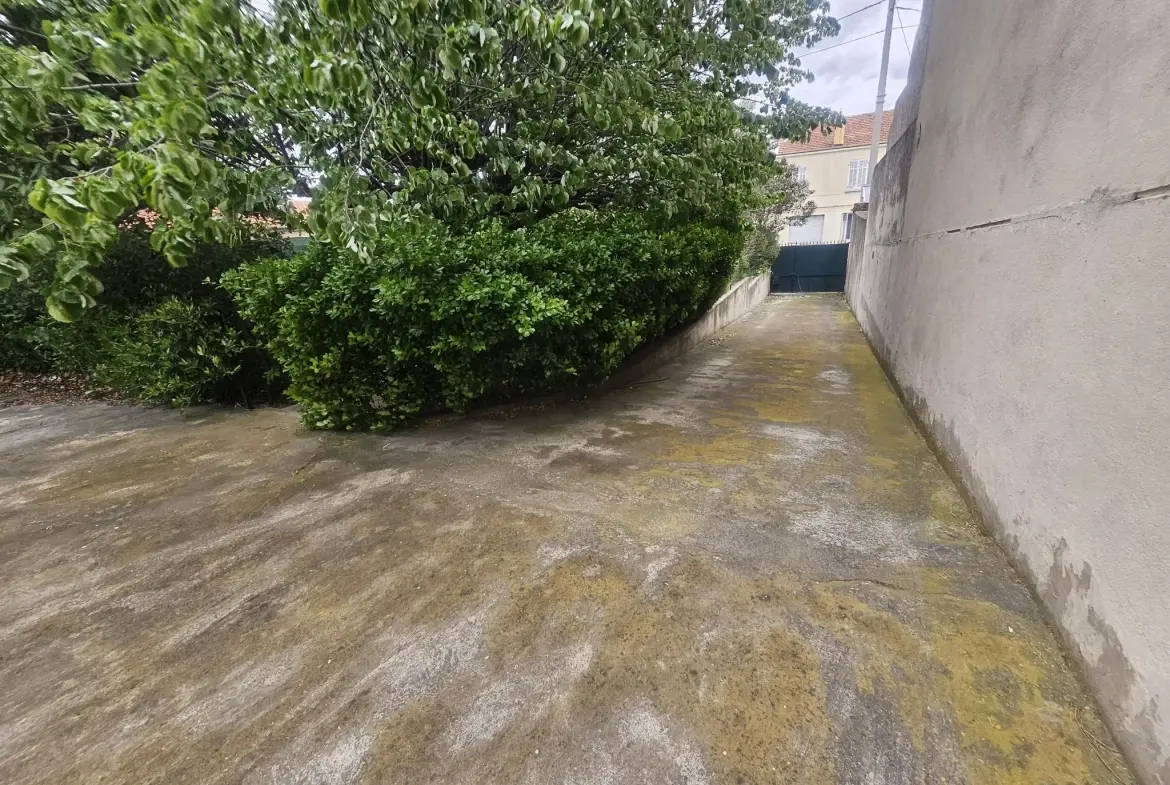 Maison à rénover de 99 m² avec grand terrain à Marseille - La Viste 