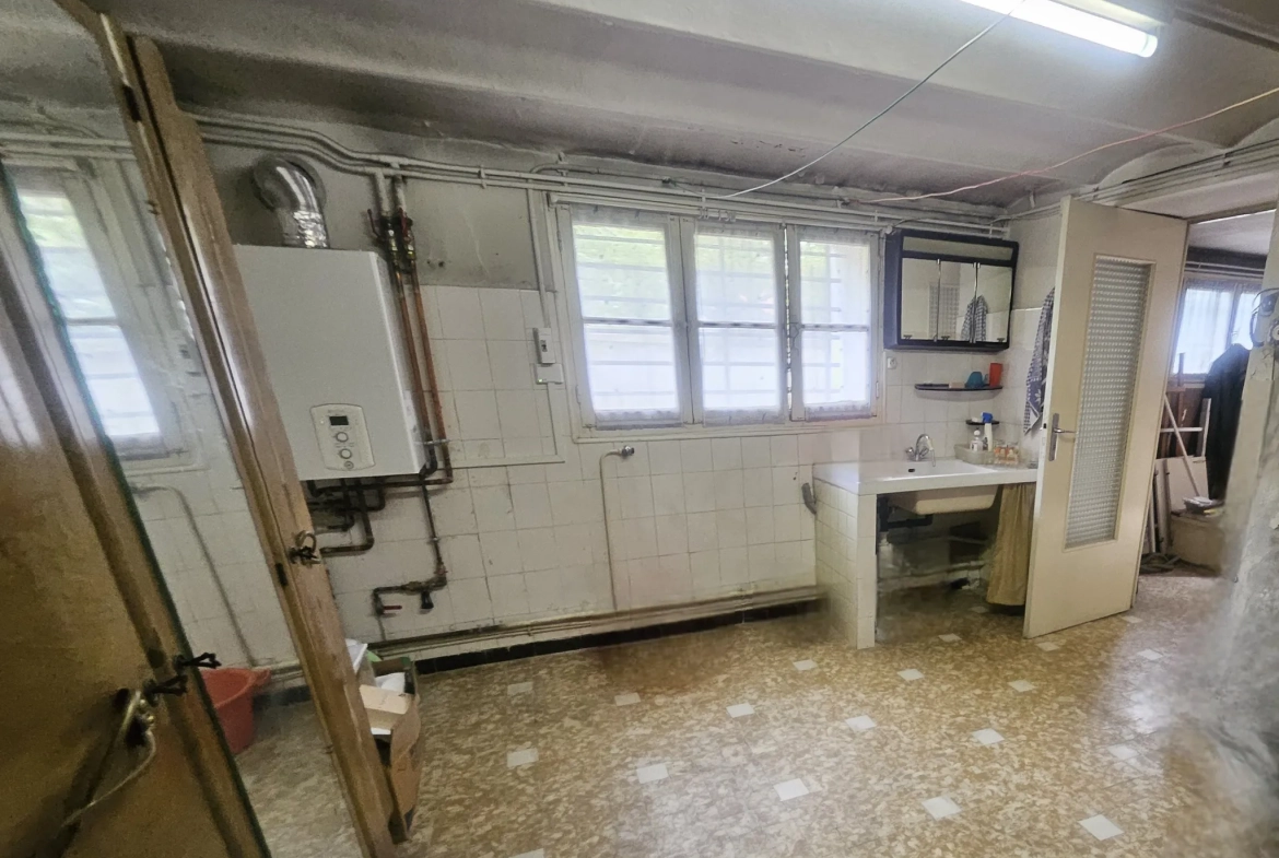 Maison à rénover de 99 m² avec grand terrain à Marseille - La Viste 