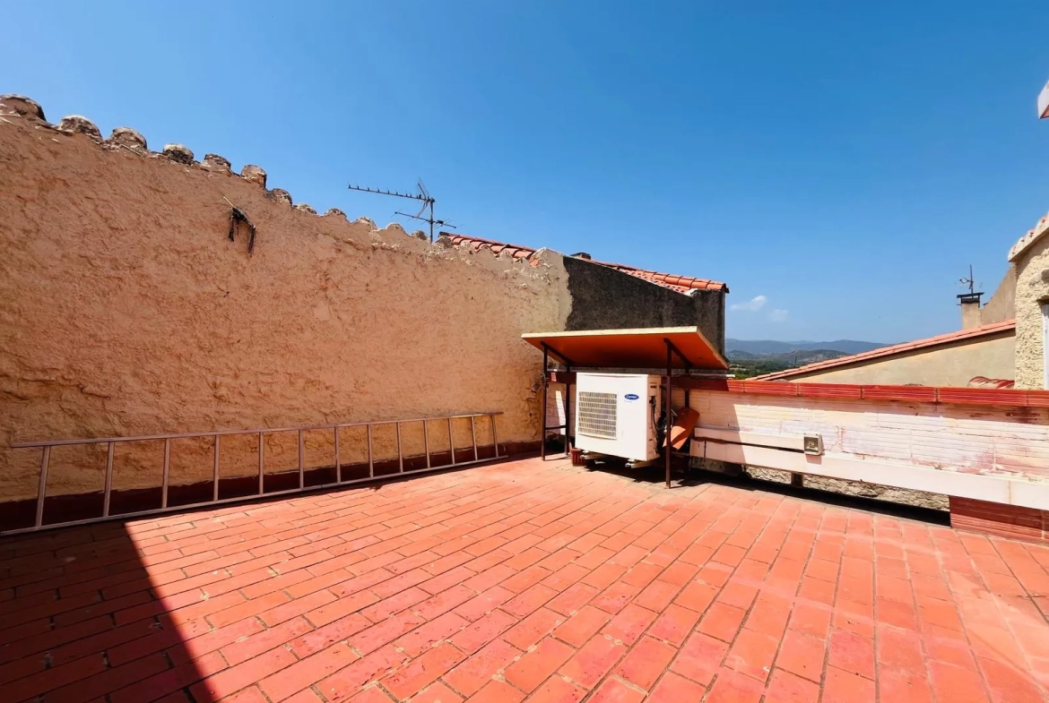 Maison de village 3 chambres avec garage, cour et terrasses à Fourques 