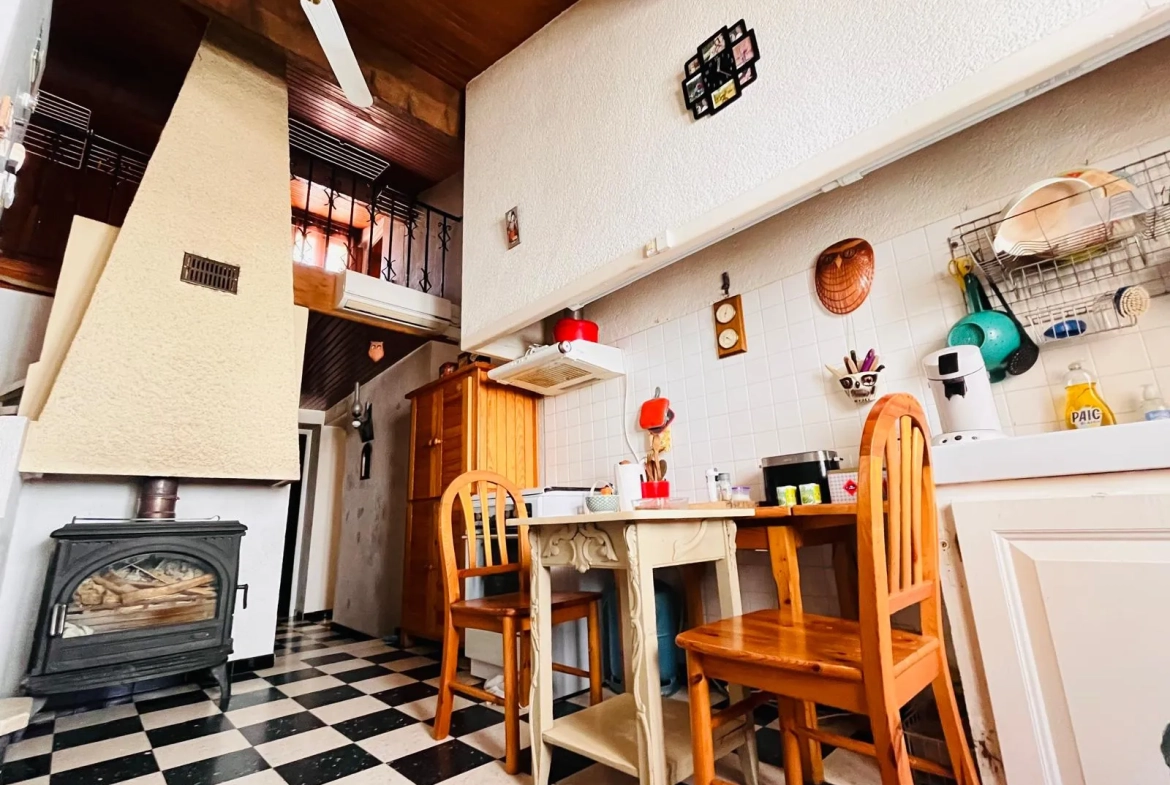 Maison de village 3 chambres avec garage, cour et terrasses à Fourques 