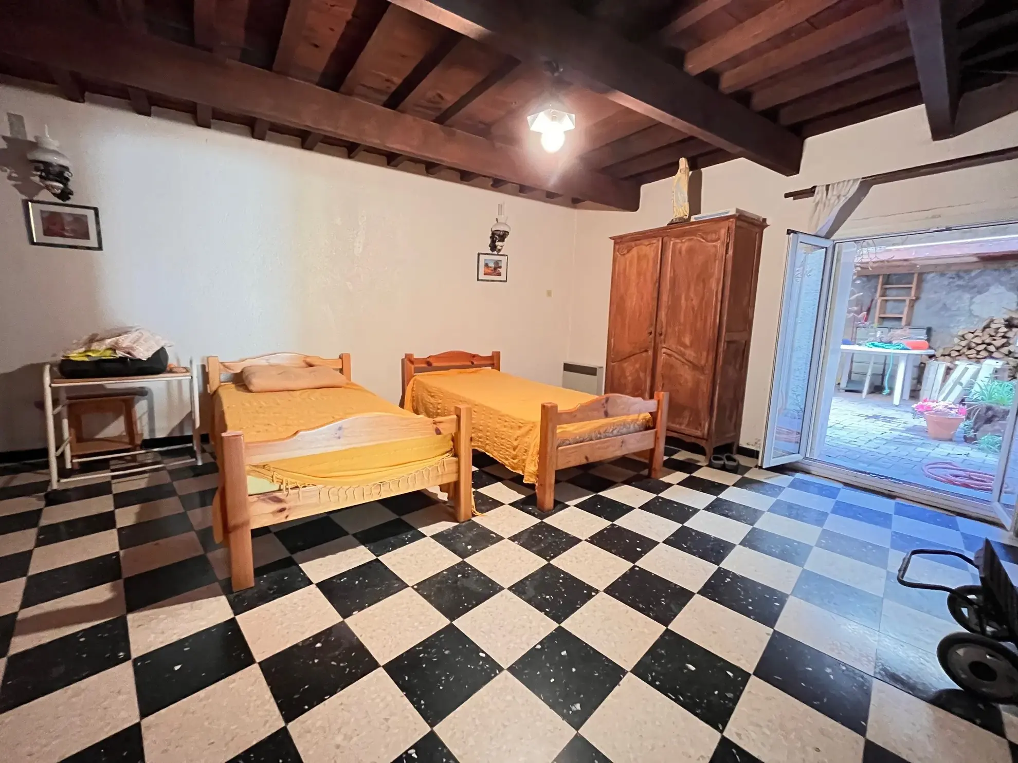 Maison de village 3 chambres avec garage, cour et terrasses à Fourques 