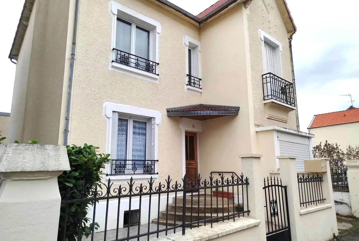 Maison à Vichy avec studio, terrasse et dépendances, proche commerces 