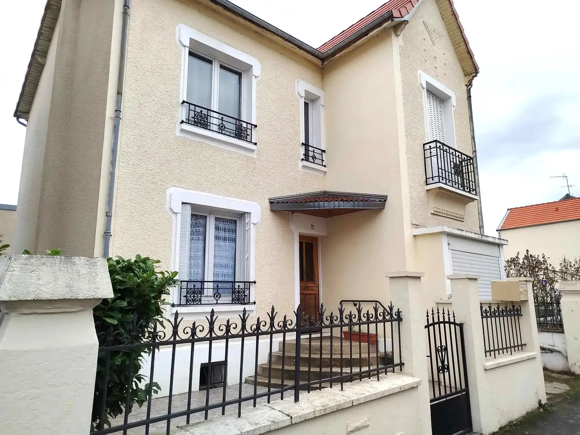 Maison à Vichy avec studio, terrasse et dépendances, proche commerces 