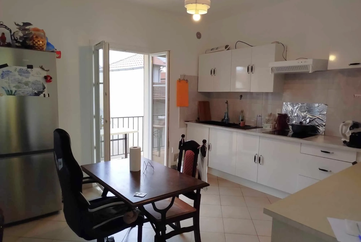 Maison à Vichy avec studio, terrasse et dépendances, proche commerces 