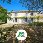 Belle maison en pierre avec vue sur le Marais Poitevin et accès à la conche, 5 chambres, jardin et garage